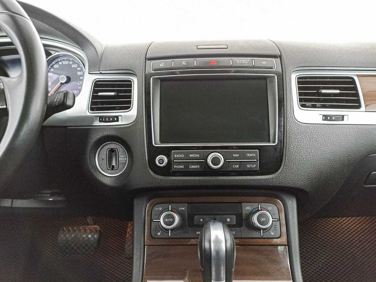 Купить Volkswagen Touareg с пробегом. Фото: #10