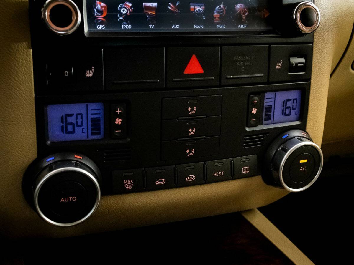 Купить Volkswagen Touareg с пробегом. Фото: #14