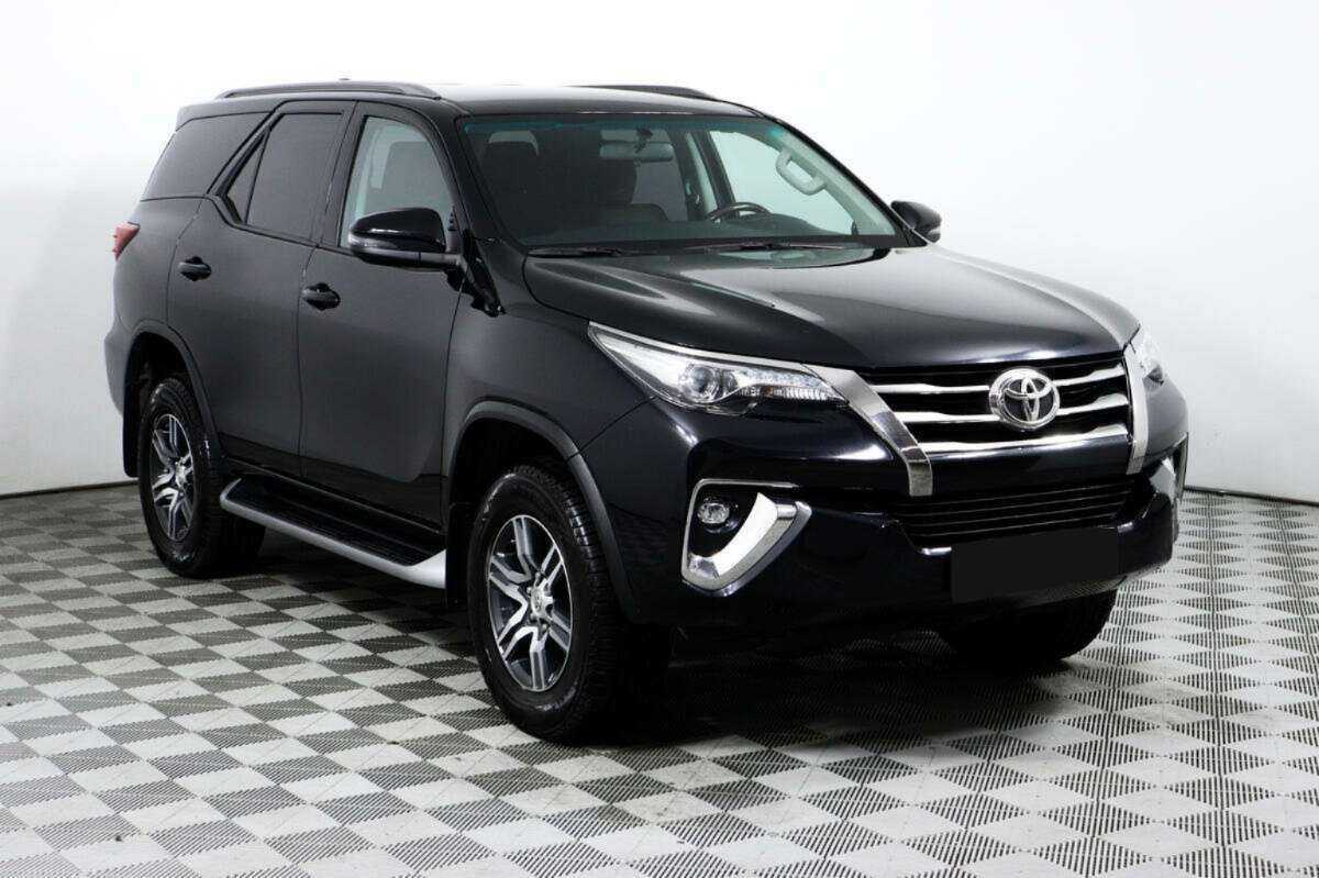 Купить Toyota Fortuner с пробегом. Фото: #2
