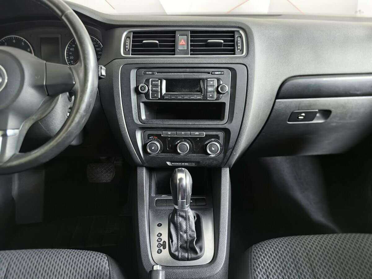 Купить Volkswagen Jetta с пробегом. Фото: #8
