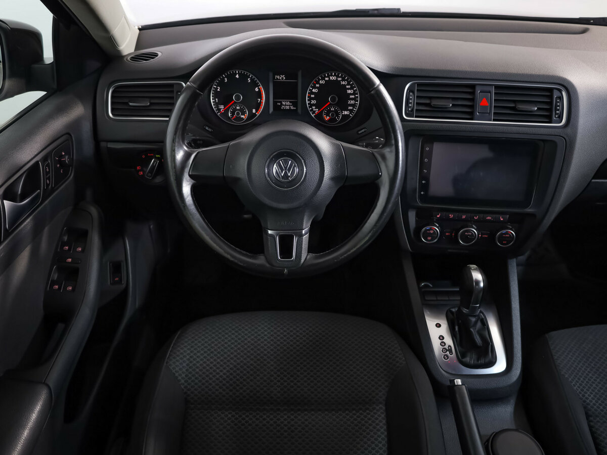 Купить Volkswagen Jetta с пробегом. Фото: #8