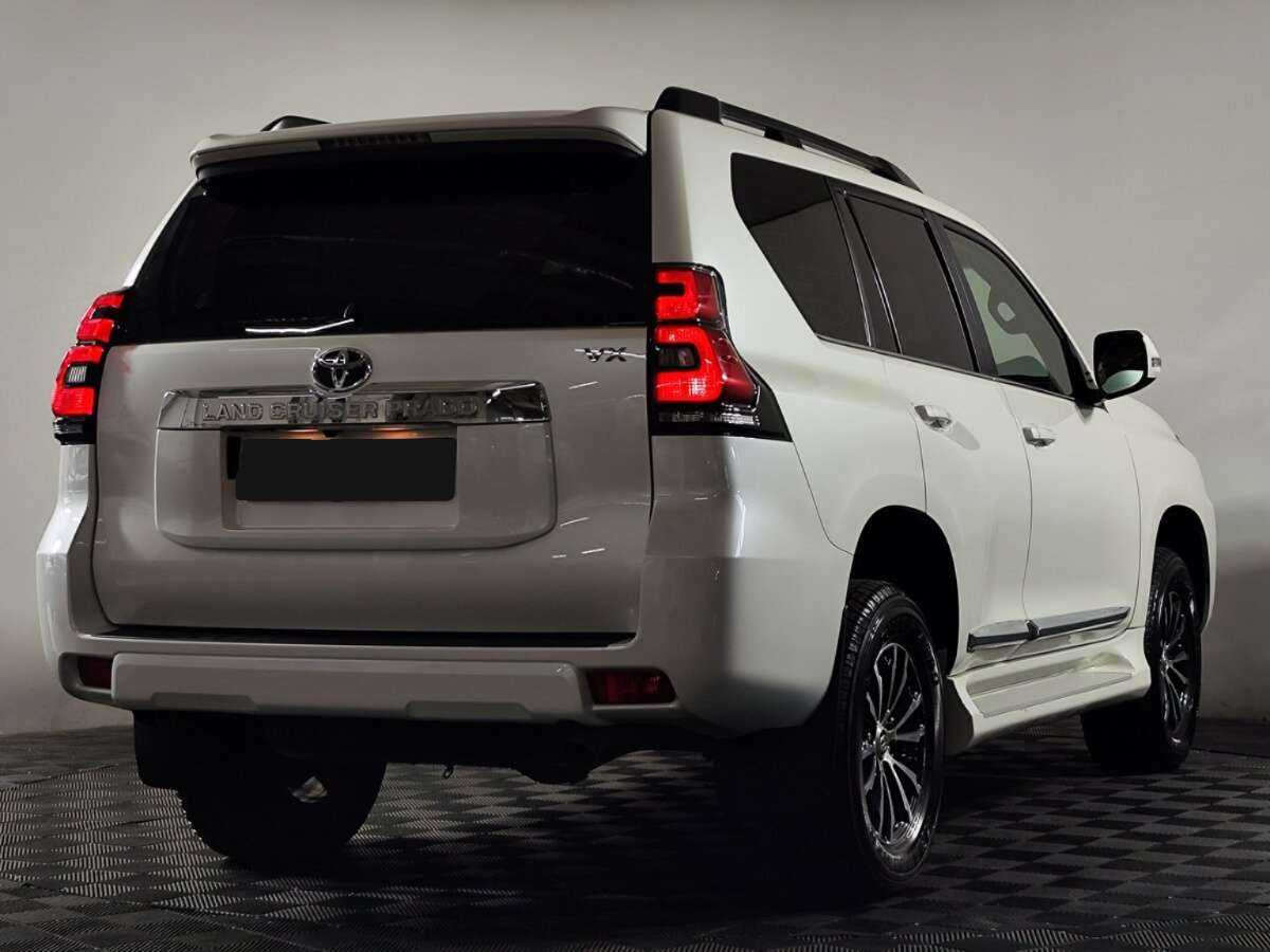 Купить Toyota Land Cruiser Prado с пробегом. Фото: #2