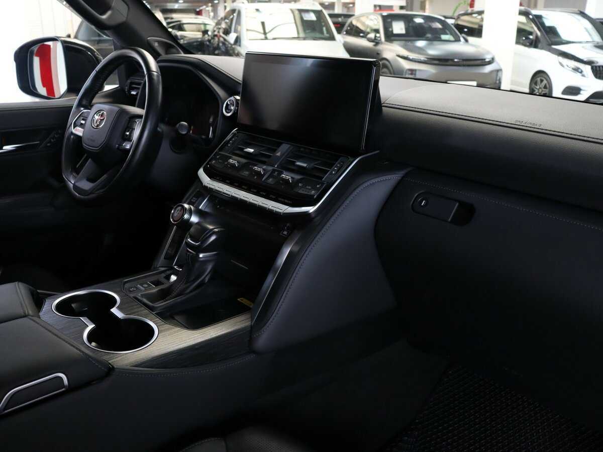 Купить Toyota Land Cruiser с пробегом. Фото: #5
