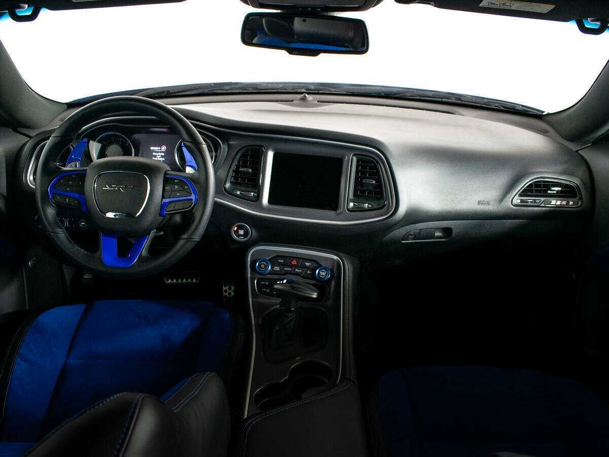 Купить Dodge Challenger с пробегом. Фото: #11