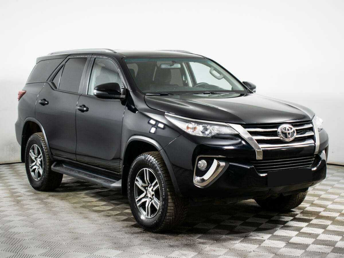 Купить Toyota Fortuner с пробегом. Фото: #2