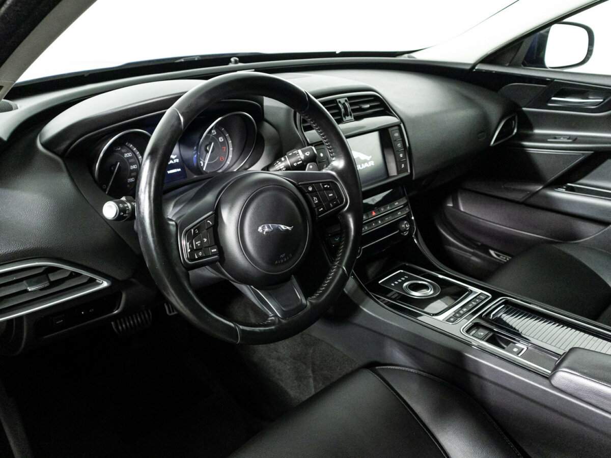 Купить Jaguar XE с пробегом. Фото: #10