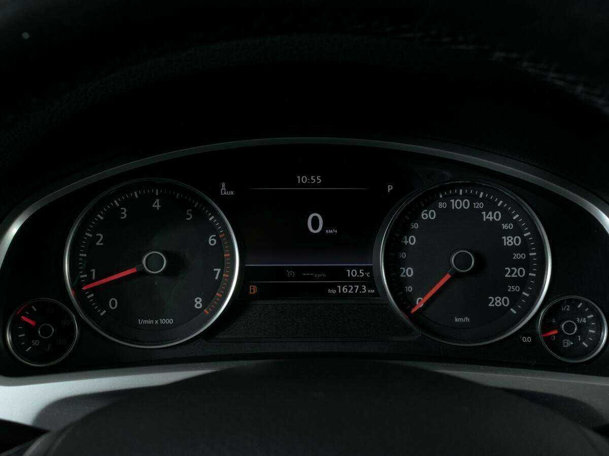 Купить Volkswagen Touareg с пробегом. Фото: #12