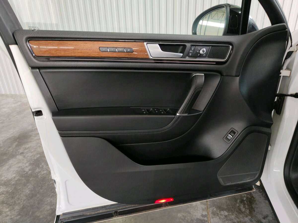 Купить Volkswagen Touareg с пробегом. Фото: #11