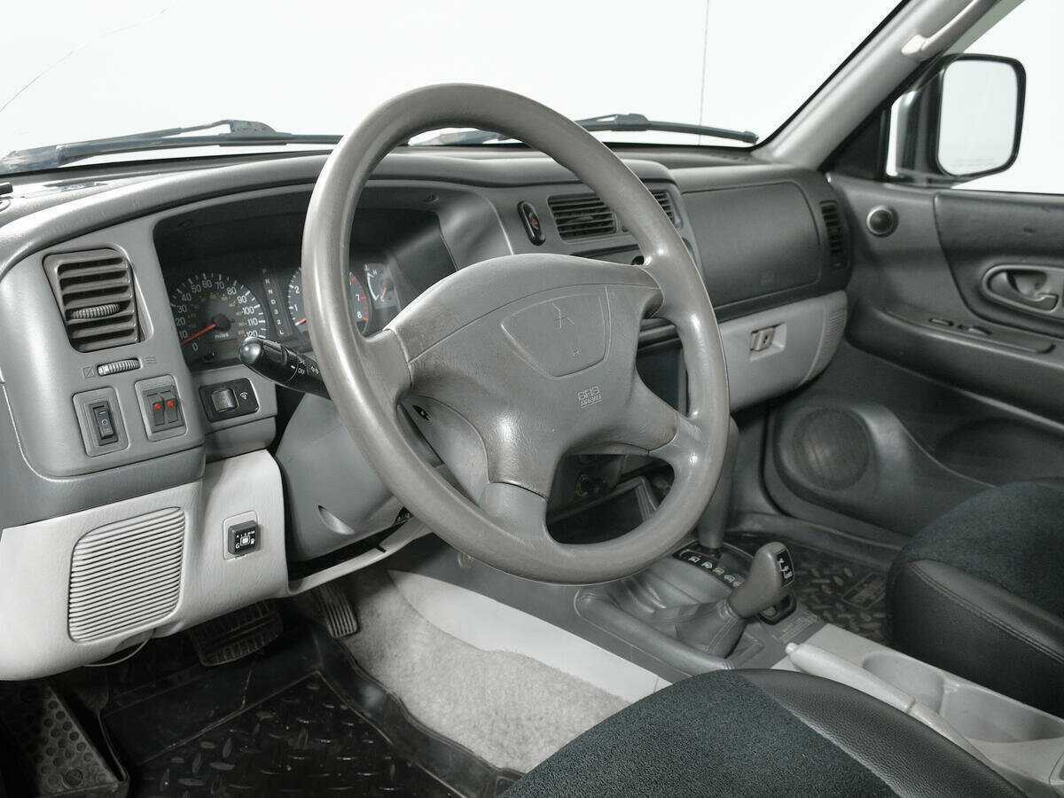 Купить Mitsubishi Montero Sport с пробегом. Фото: #9