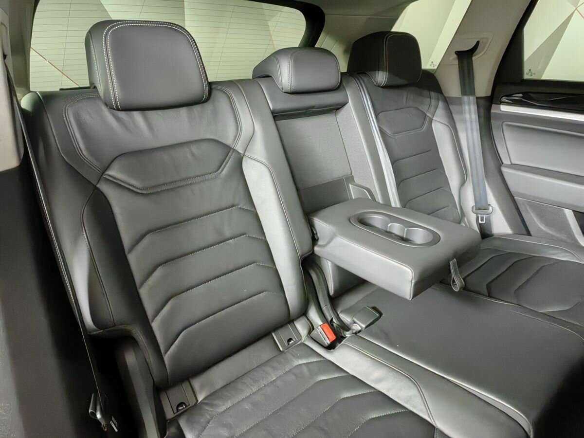 Купить Volkswagen Touareg с пробегом. Фото: #12