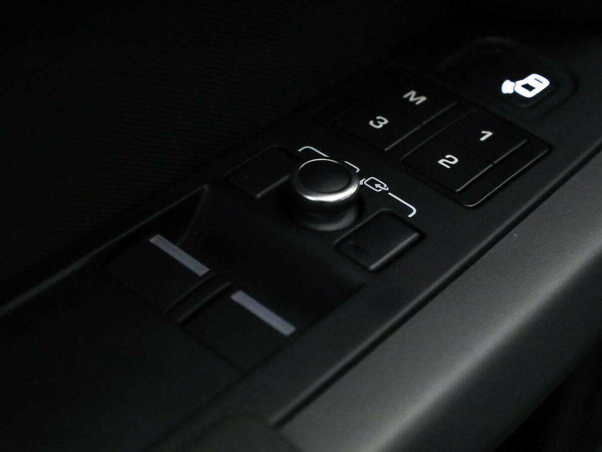 Купить Land Rover Defender с пробегом. Фото: #15
