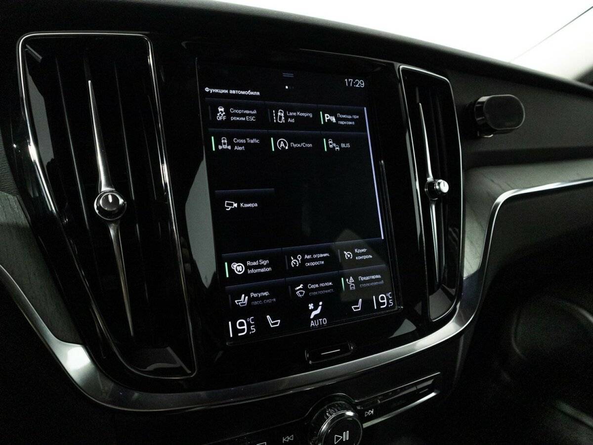 Купить Volvo V60 Cross Country с пробегом. Фото: #19