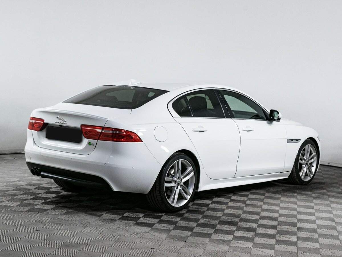 Купить Jaguar XE с пробегом. Фото: #4