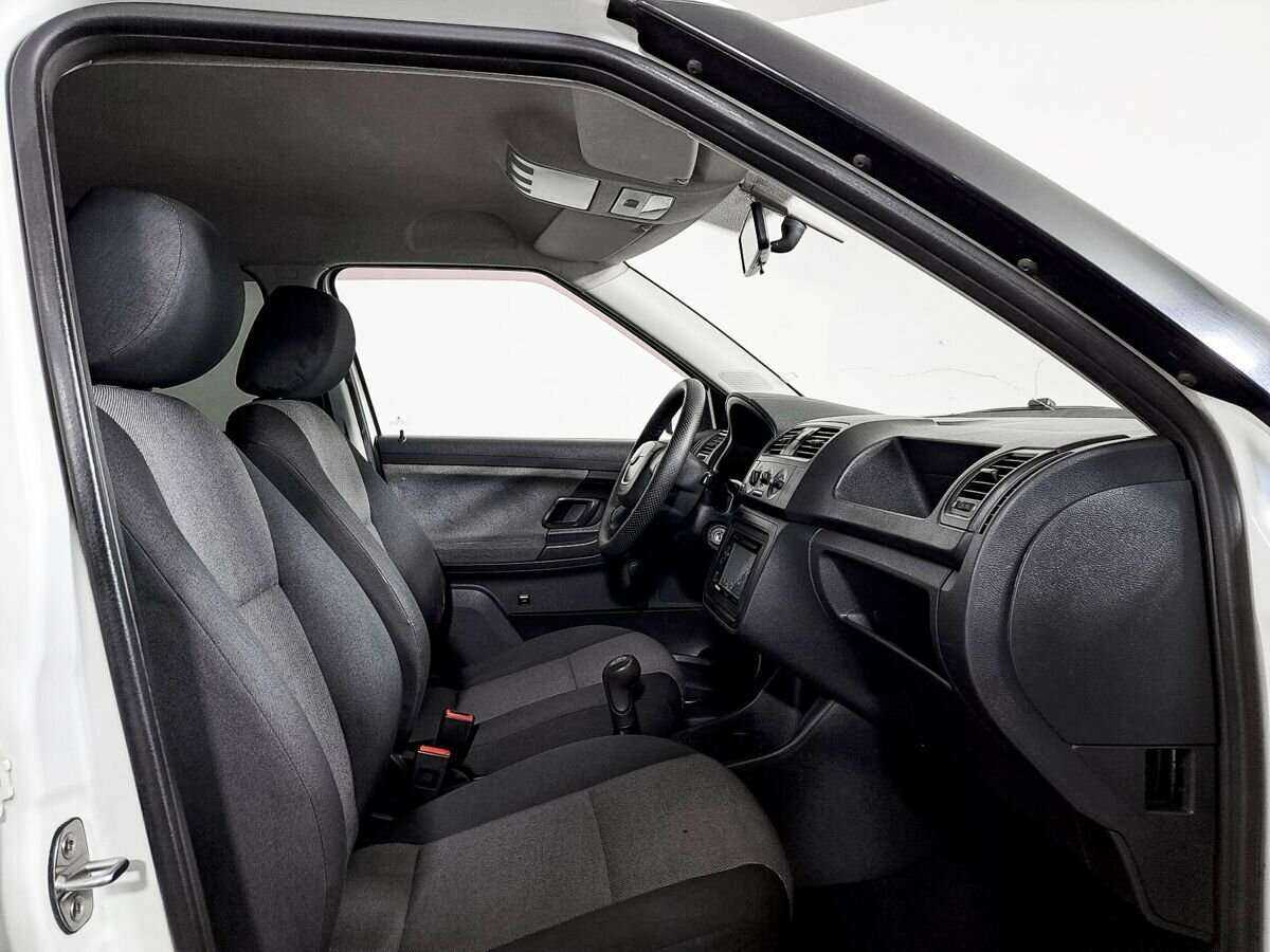Купить Skoda Fabia с пробегом. Фото: #8