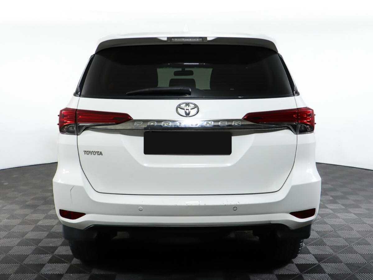 Купить Toyota Fortuner с пробегом. Фото: #4
