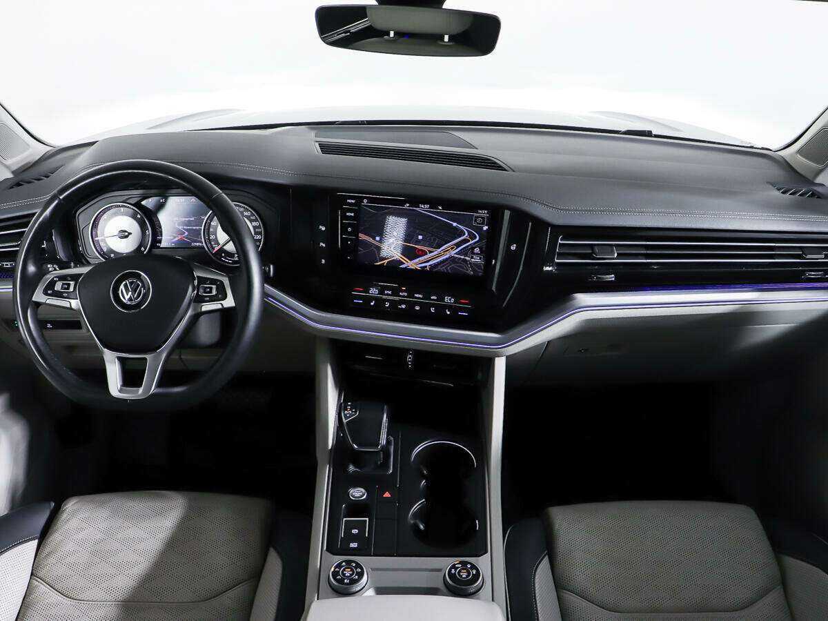 Купить Volkswagen Touareg с пробегом. Фото: #11
