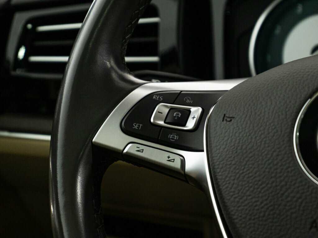 Купить Volkswagen Touareg с пробегом. Фото: #26