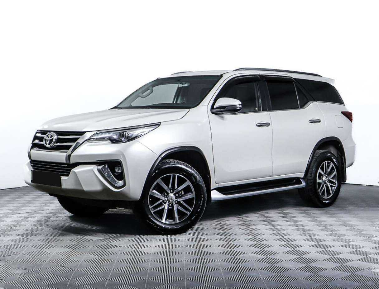 Купить Toyota Fortuner с пробегом. Фото: #0