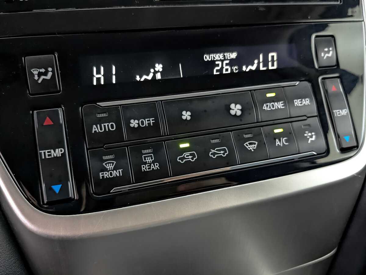 Купить Toyota Land Cruiser с пробегом. Фото: #23