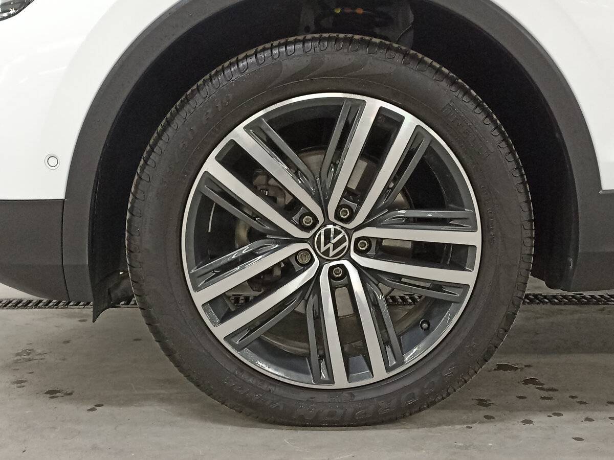 Купить Volkswagen Tiguan с пробегом. Фото: #17