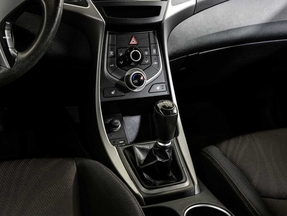Купить Hyundai Elantra с пробегом. Фото: #11