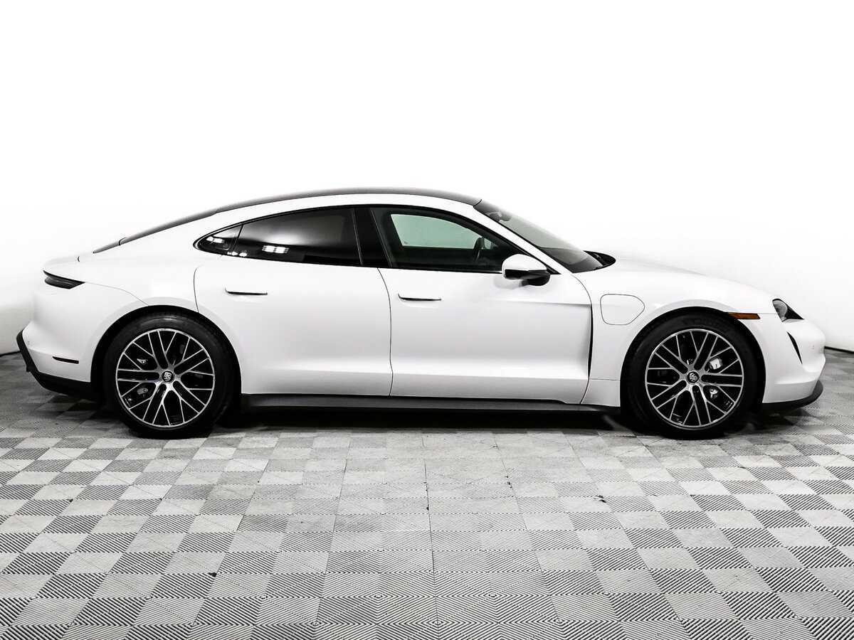 Купить Porsche Taycan с пробегом. Фото: #3
