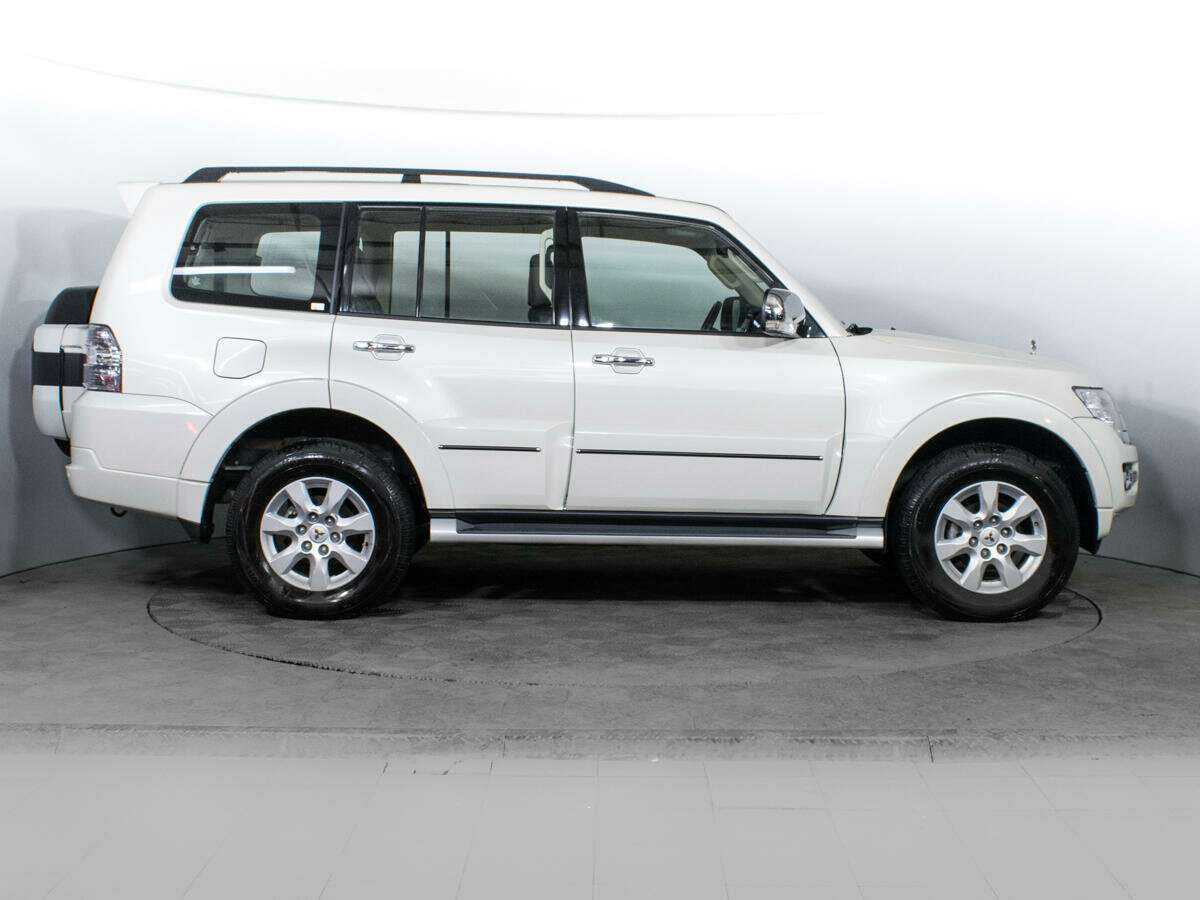 Купить Mitsubishi Pajero с пробегом. Фото: #3