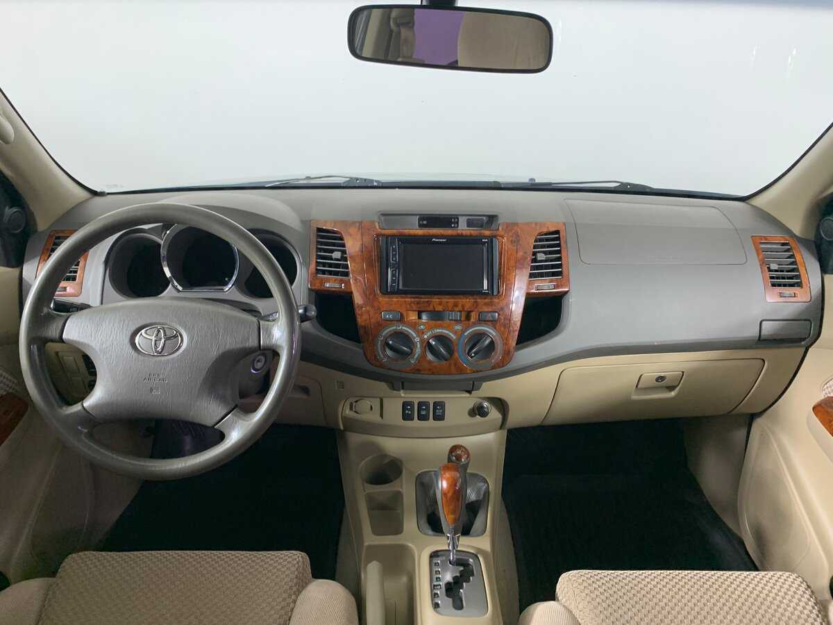 Купить Toyota Fortuner с пробегом. Фото: #9