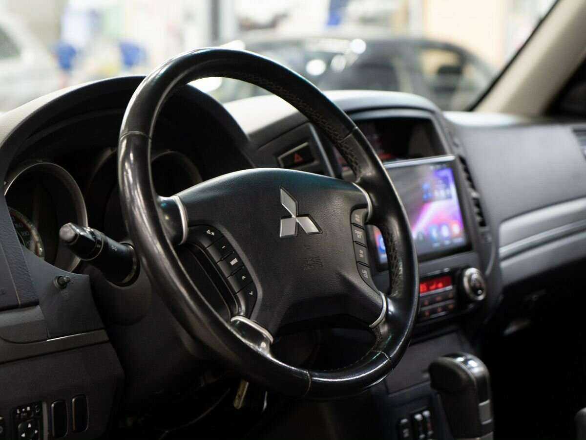 Купить Mitsubishi Pajero с пробегом. Фото: #4