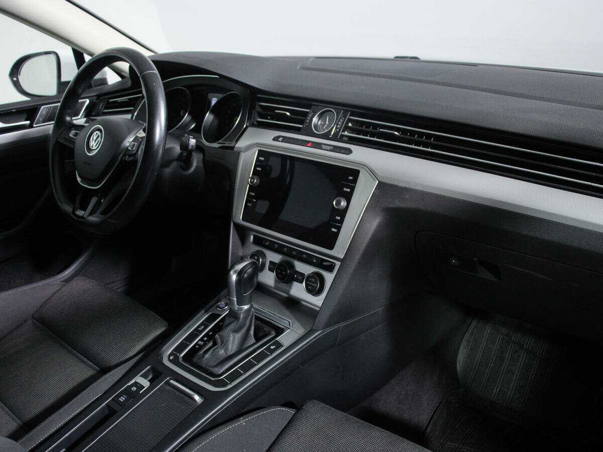 Купить Volkswagen Passat с пробегом. Фото: #8
