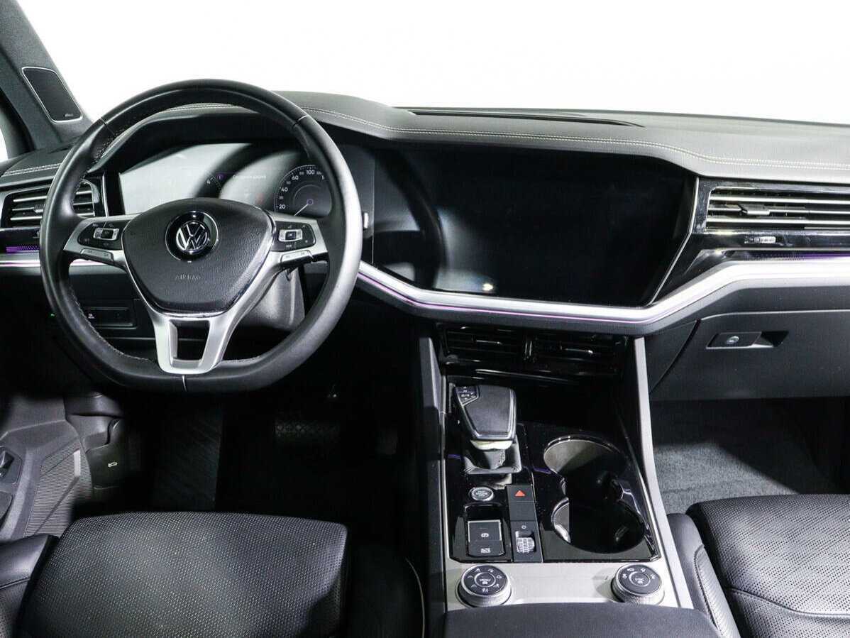 Купить Volkswagen Touareg с пробегом. Фото: #9