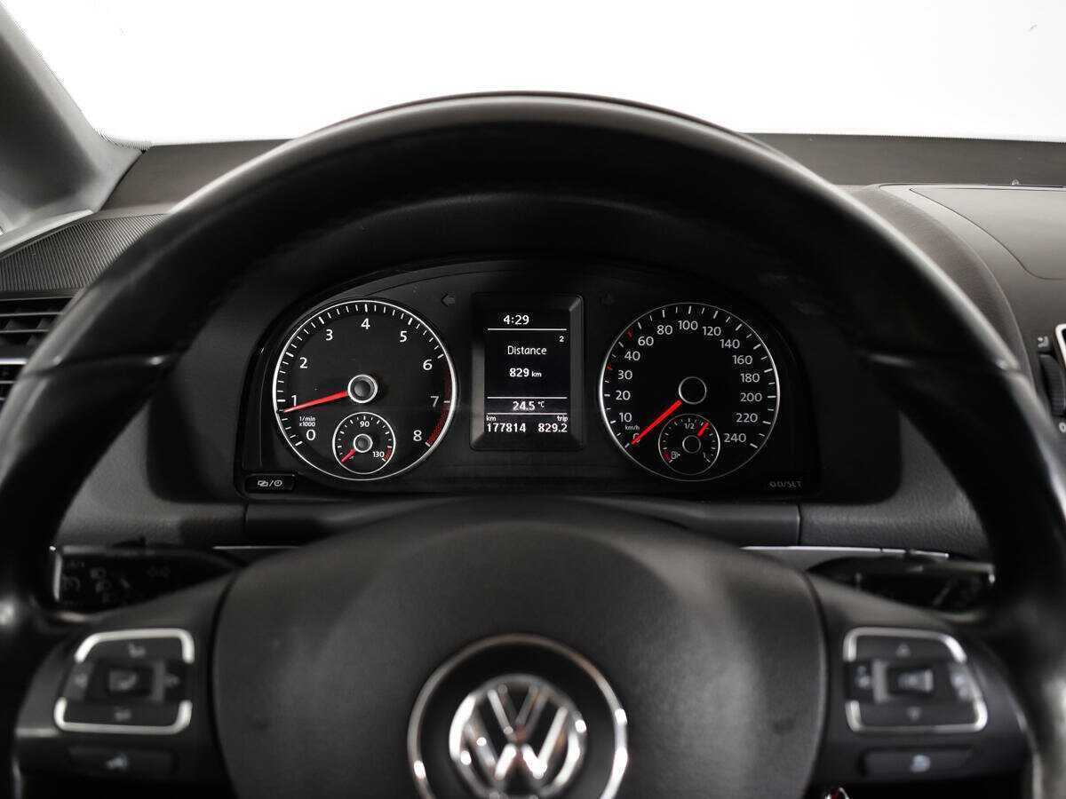Купить Volkswagen Touran с пробегом. Фото: #10