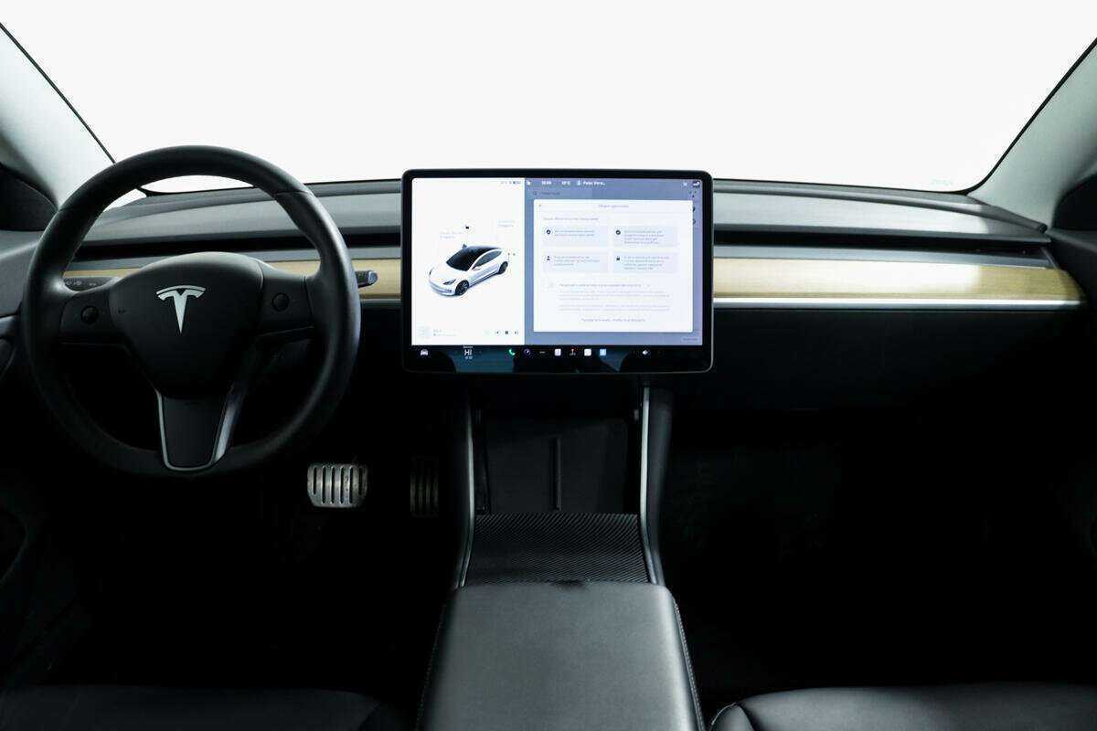Купить Tesla Model 3 с пробегом. Фото: #10