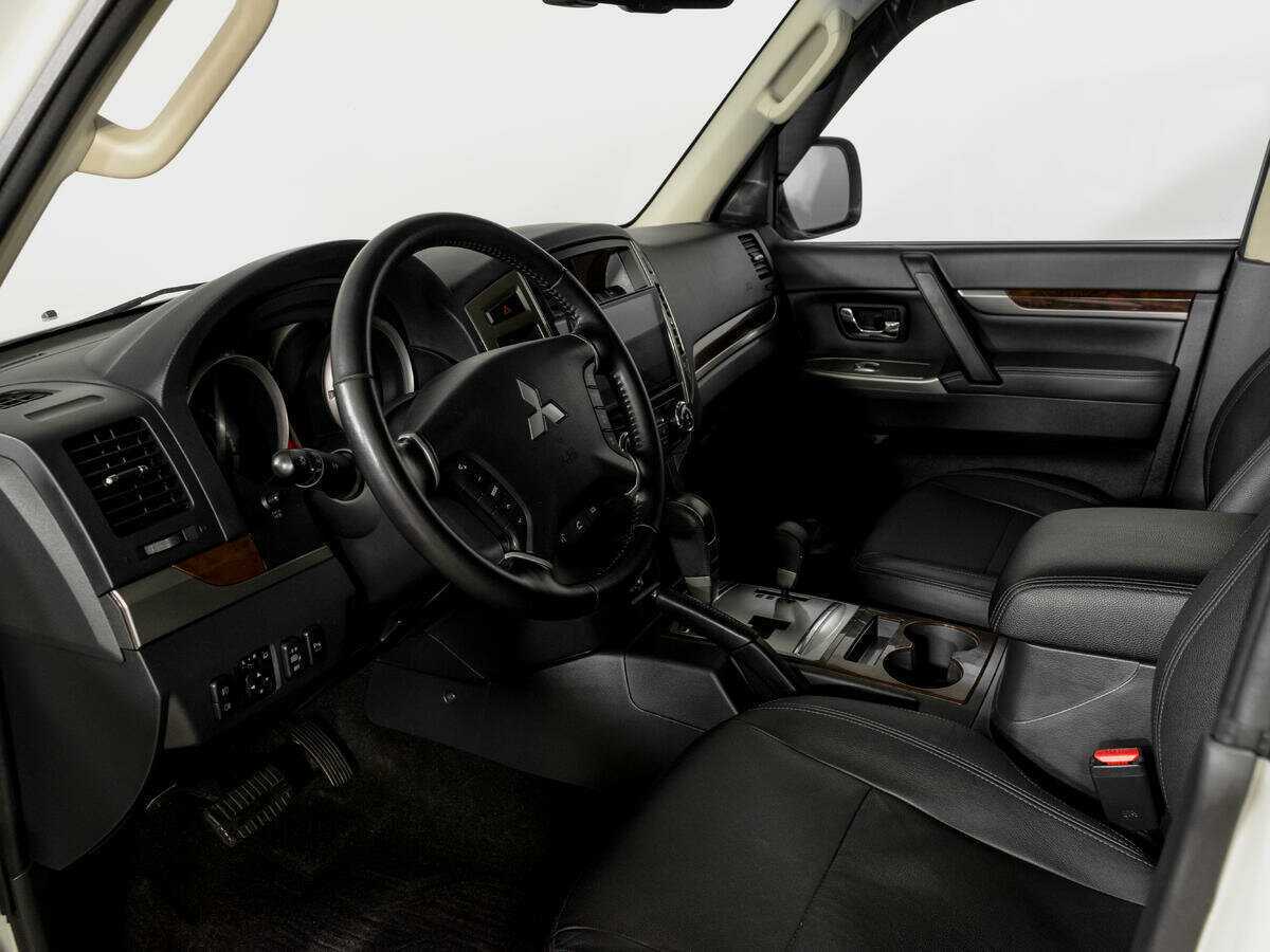 Купить Mitsubishi Pajero с пробегом. Фото: #16