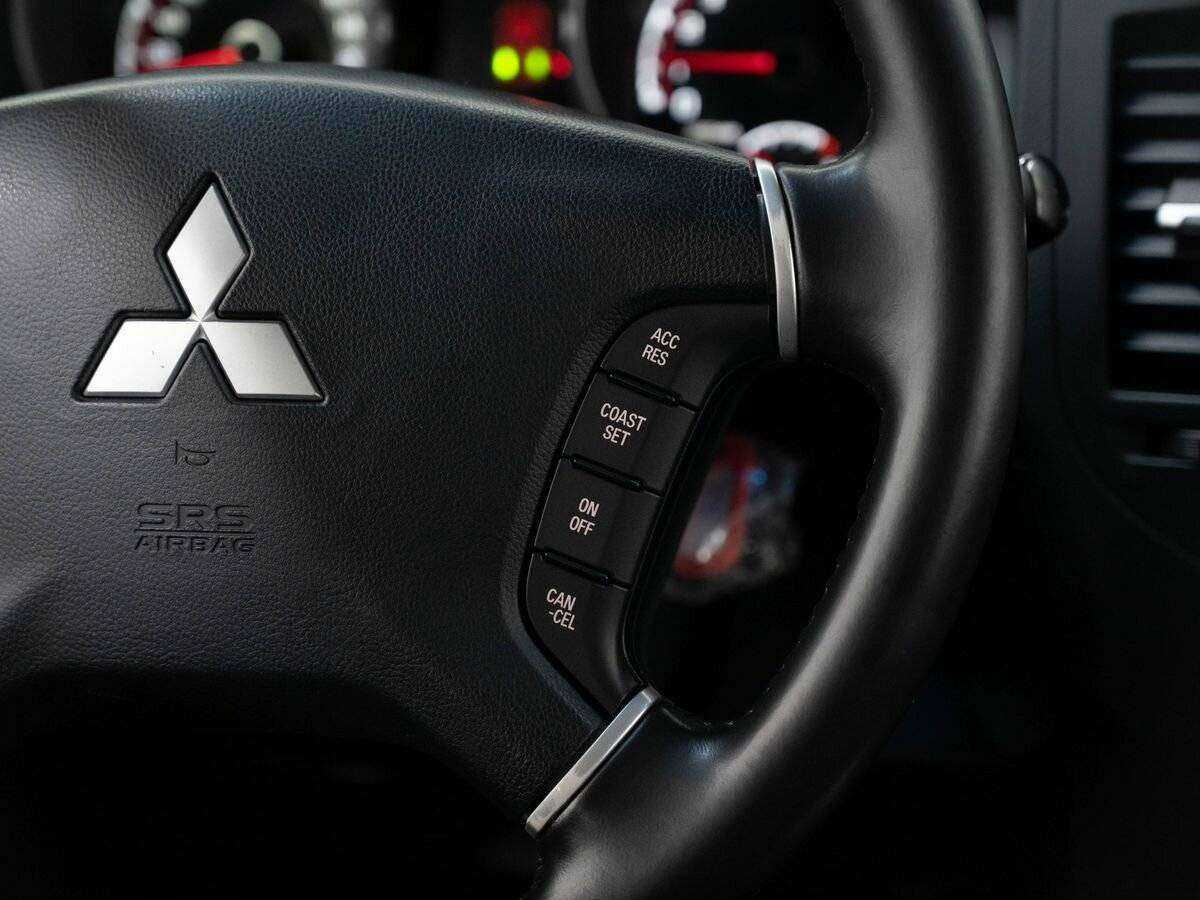 Купить Mitsubishi Pajero с пробегом. Фото: #14