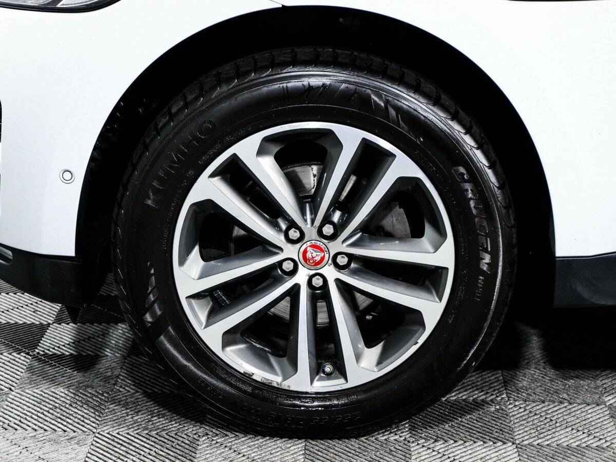 Купить Jaguar F-Pace с пробегом. Фото: #10