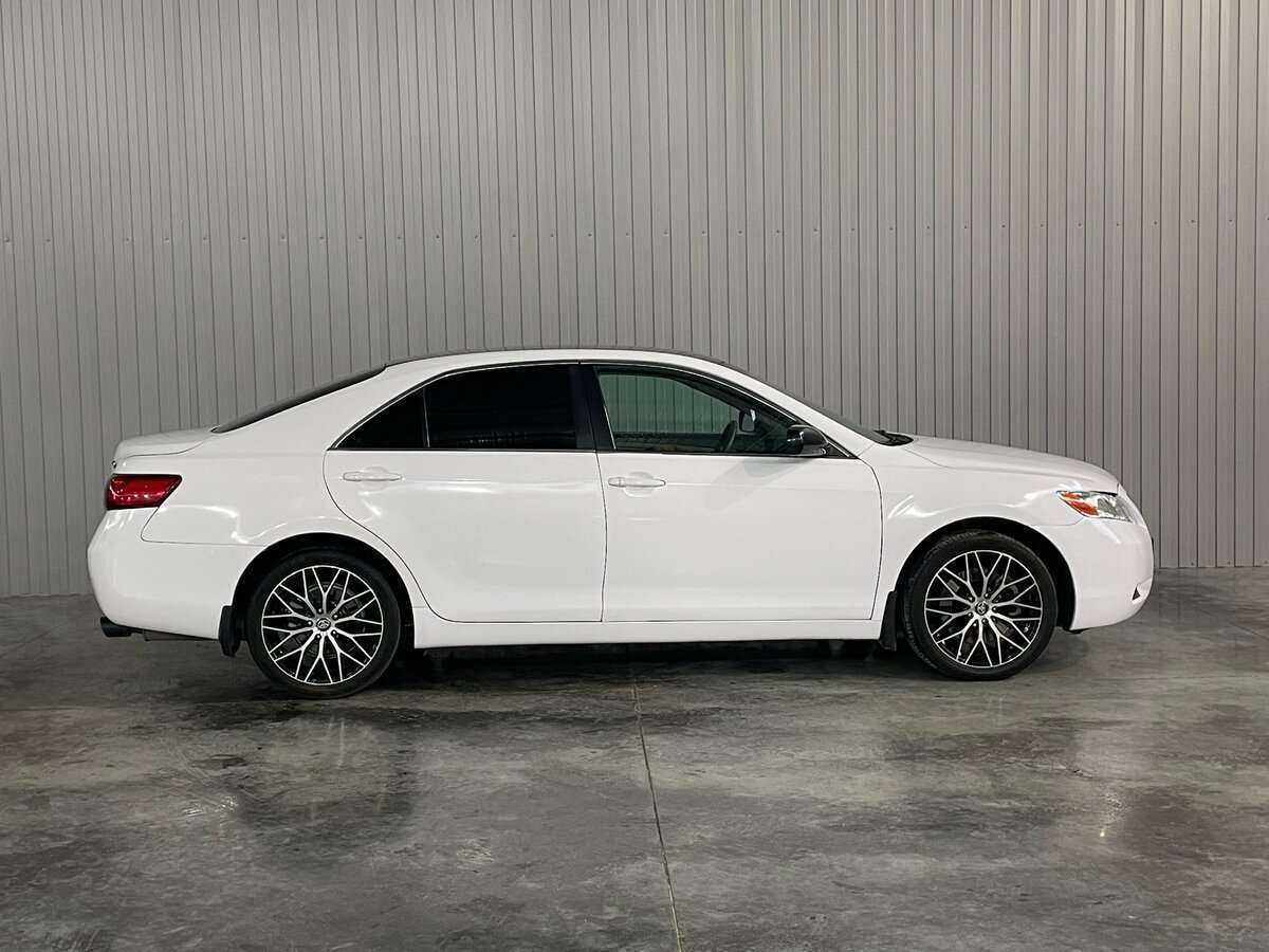 Купить Toyota Camry с пробегом. Фото: #3