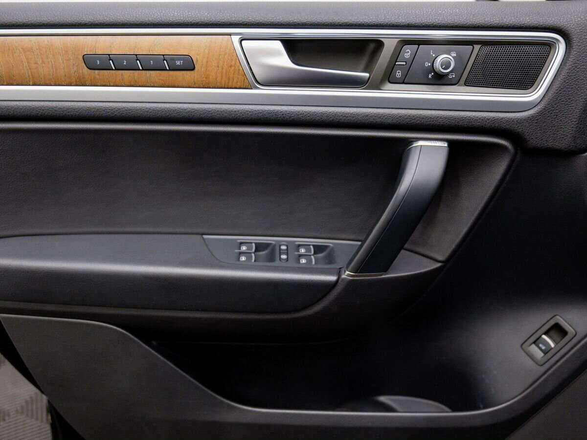 Купить Volkswagen Touareg с пробегом. Фото: #14