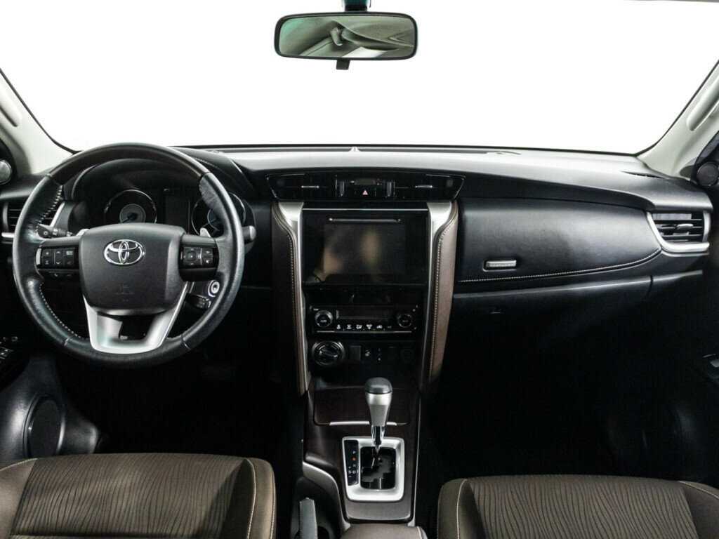 Купить Toyota Fortuner с пробегом. Фото: #10