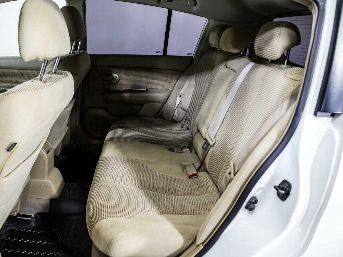Купить Nissan Tiida с пробегом. Фото: #9