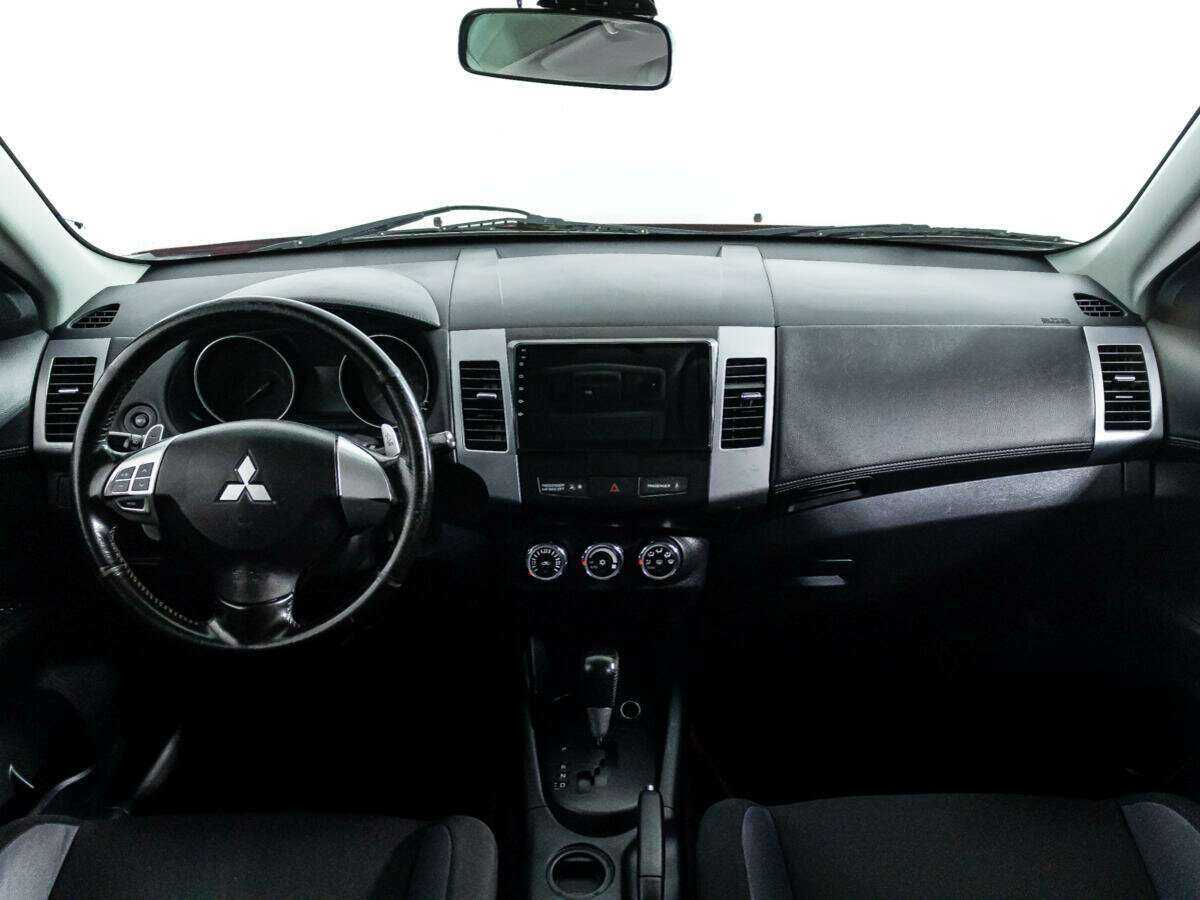 Купить Mitsubishi Outlander с пробегом. Фото: #11