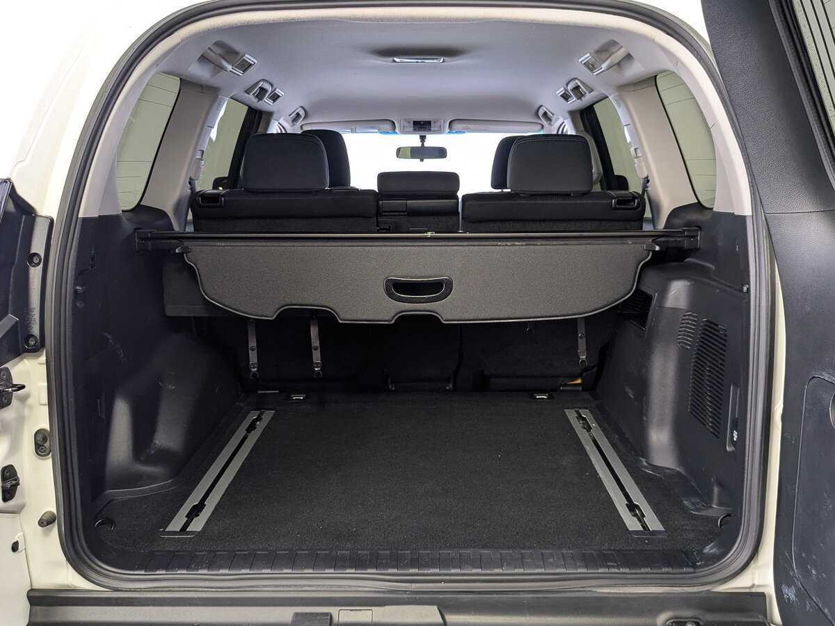 Купить Toyota Land Cruiser Prado с пробегом. Фото: #9