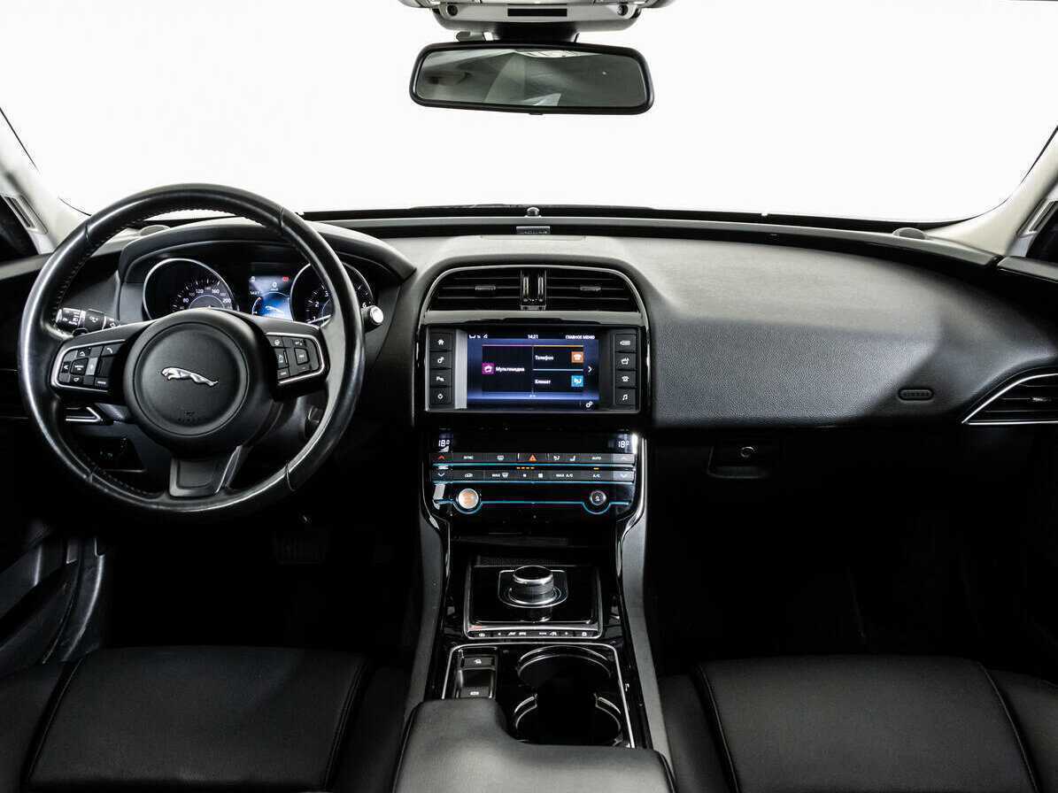 Купить Jaguar XE с пробегом. Фото: #9