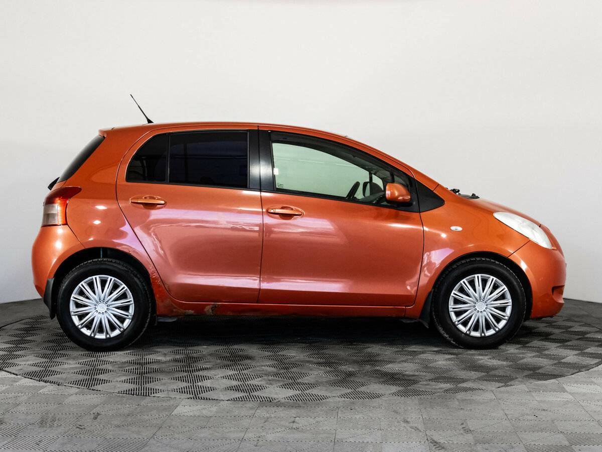 Купить Toyota Yaris с пробегом. Фото: #1