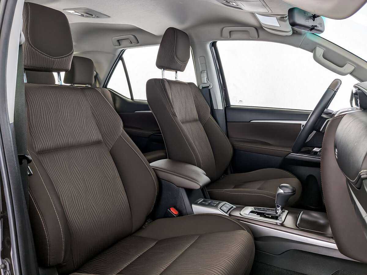 Купить Toyota Fortuner с пробегом. Фото: #18