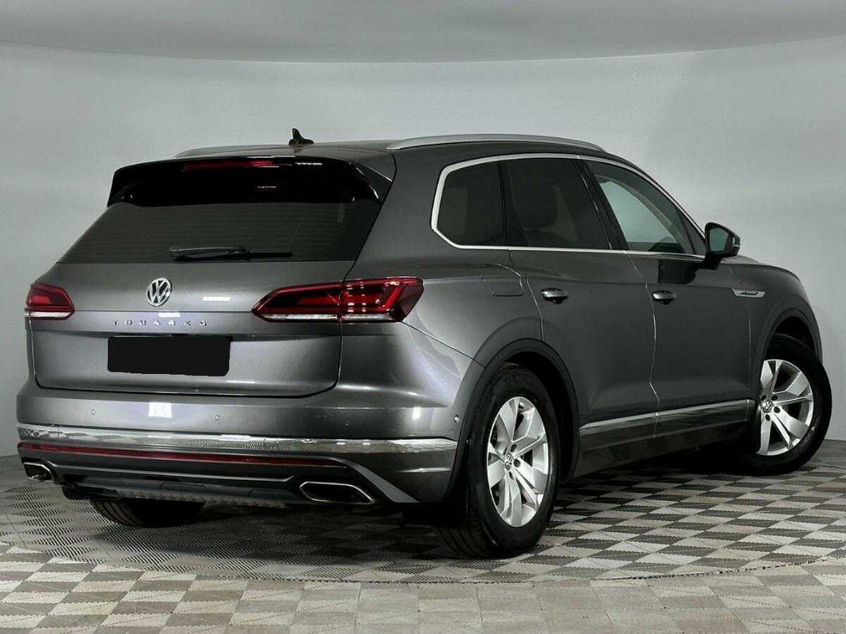 Купить Volkswagen Touareg с пробегом. Фото: #1