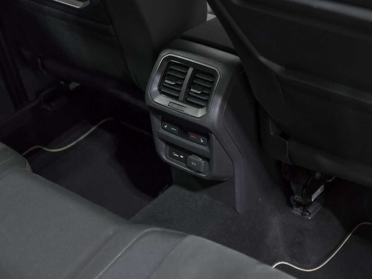 Купить Volkswagen Tiguan с пробегом. Фото: #14