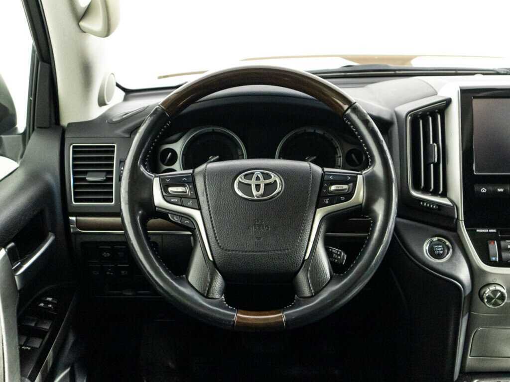 Купить Toyota Land Cruiser с пробегом. Фото: #20