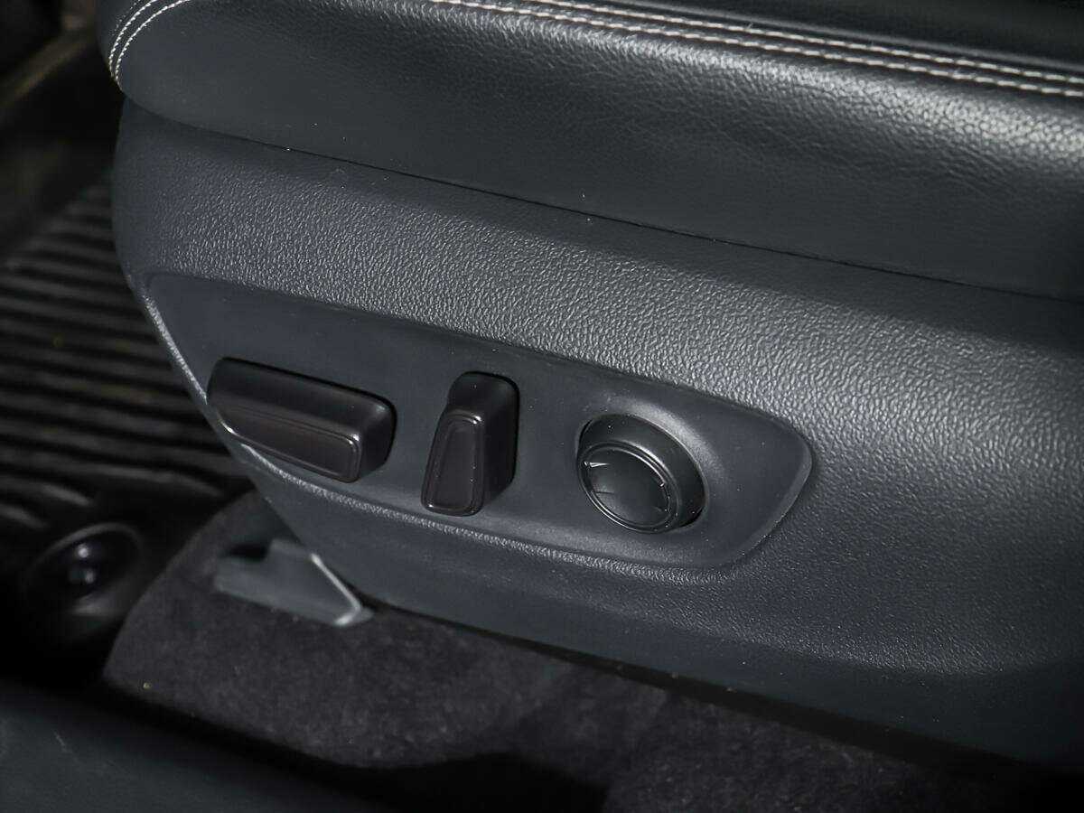 Купить Toyota RAV4 с пробегом. Фото: #16