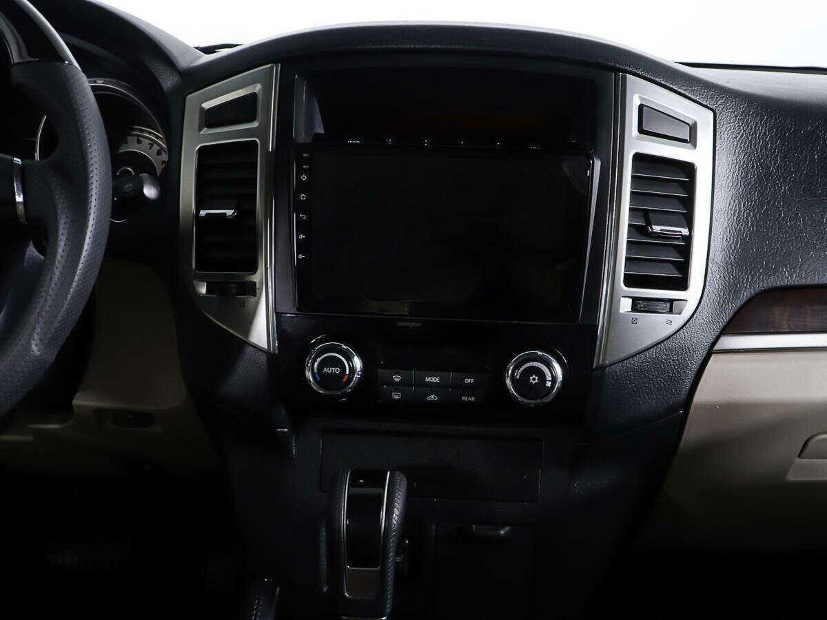 Купить Mitsubishi Pajero с пробегом. Фото: #10